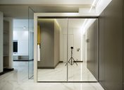 большое зеркало в коридоре, студия М5, дизайн современной квартиры